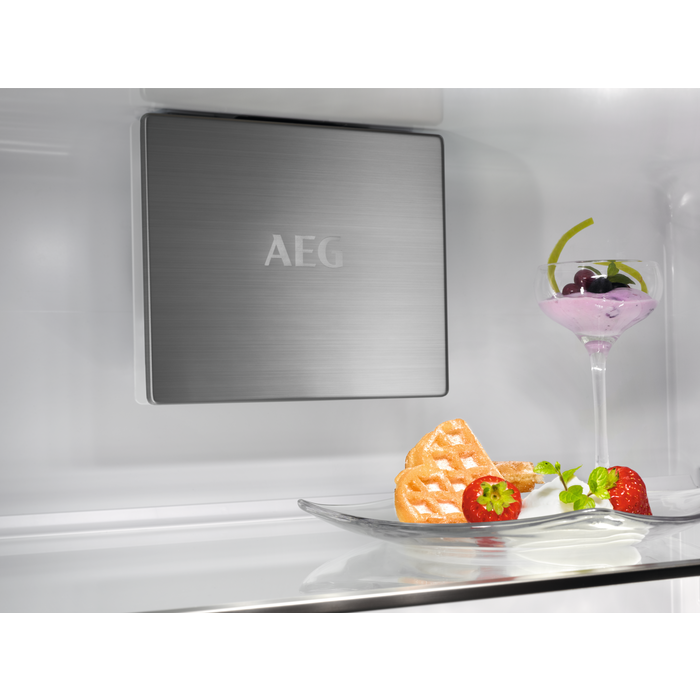 AEG - Vestavné chladničky s mrazákem - NSC7P751DS