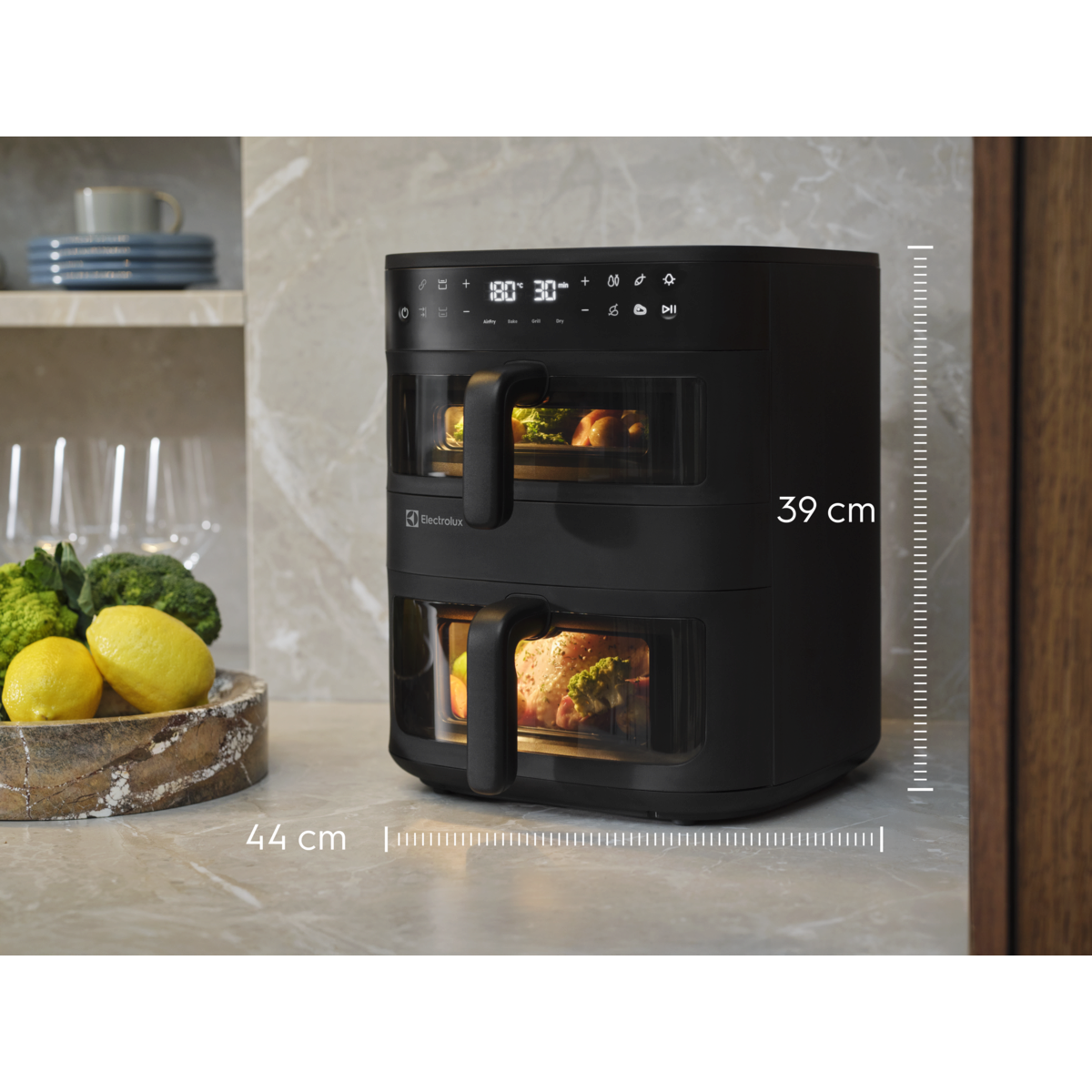 Kompaktní design s průhledným panelem pro sledování průběhu přípravy