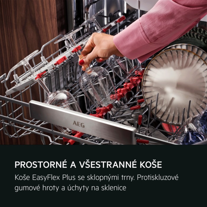 PROSTORNÉ A VŠESTRANNÉ KOŠE Koše EasyFlex Plus se sklopnými řadami.  Protiskluzové gumové hroty a úchyty na sklenice.