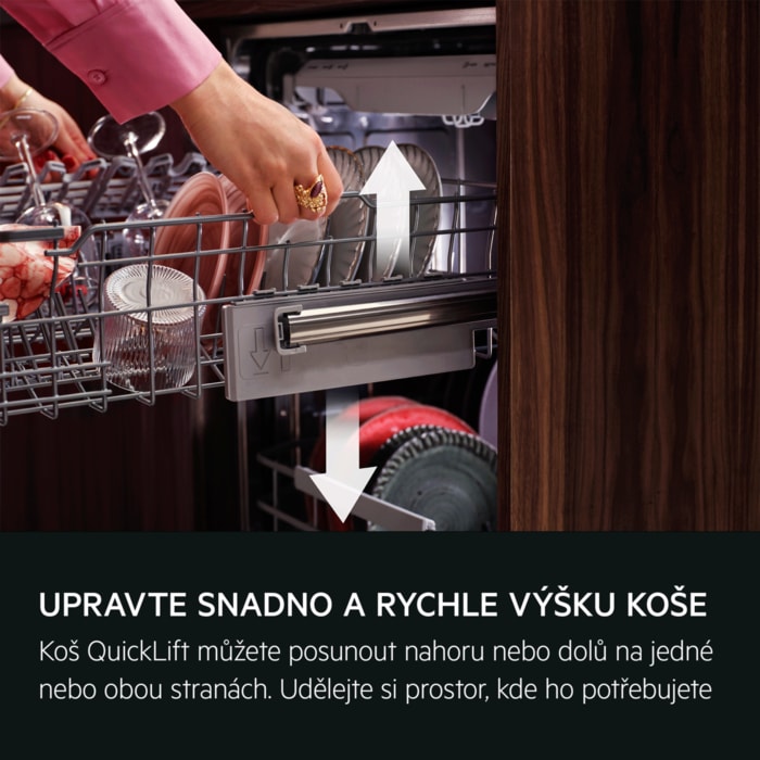 UPRAVTE VÝŠKU KOŠE. RYCHLE Koš QuickLift můžete posunout nahoru nebo dolů na jedné nebo obou stranách. Udělejte si prostor, kde ho potřebujete.