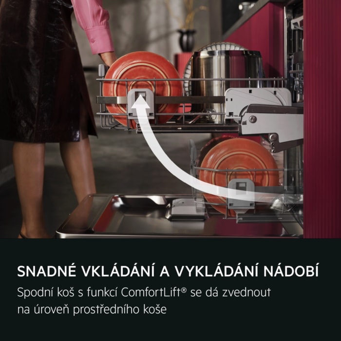 SNADNÉ VKLÁDÁNÍ A VYKLÁDÁNÍ NÁDOBÍ Spodní koš s funkcí ComfortLift® se dá zvednout na úroveň prostředního koše.