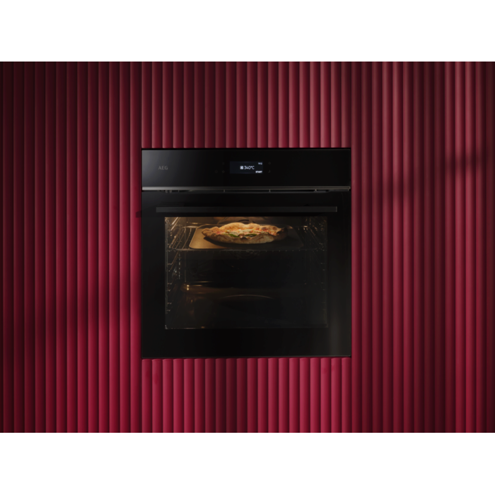 The PizzaExpert oven bakes expert-approved pizza in 2.5 minutes.