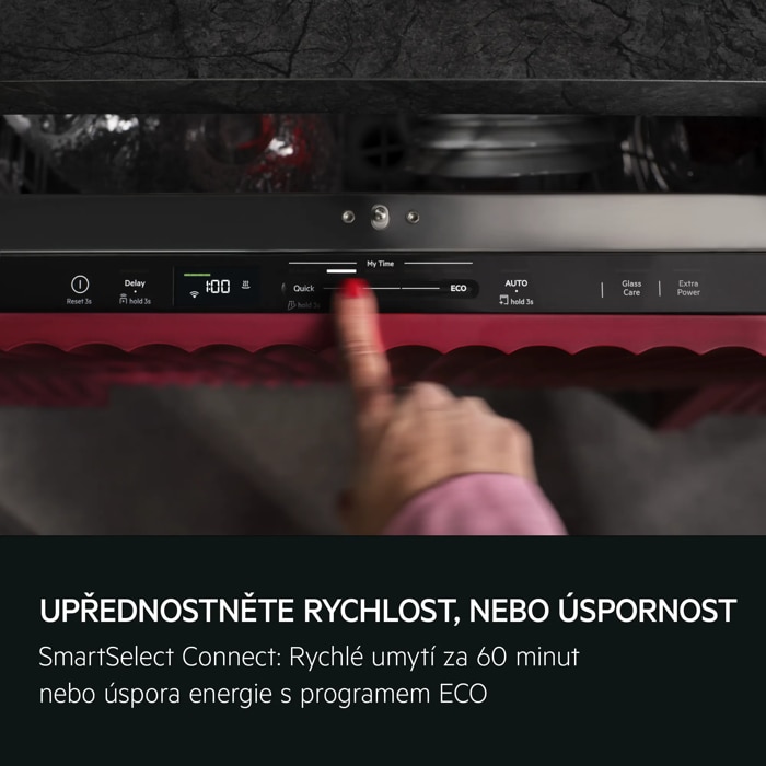UPŘEDNOSTNĚTE RYCHLOST, NEBO ÚČINNOST SmartSelect Connect: Rychlé umytí za 60 minut nebo úspora energie s programem ECO.