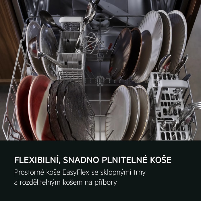 FLEXIBILNÍ, SNADNO PLNITELNÉ KOŠE Prostorné koše EasyFlex se sklopnými řadami a rozdělitelný koš na příbory.