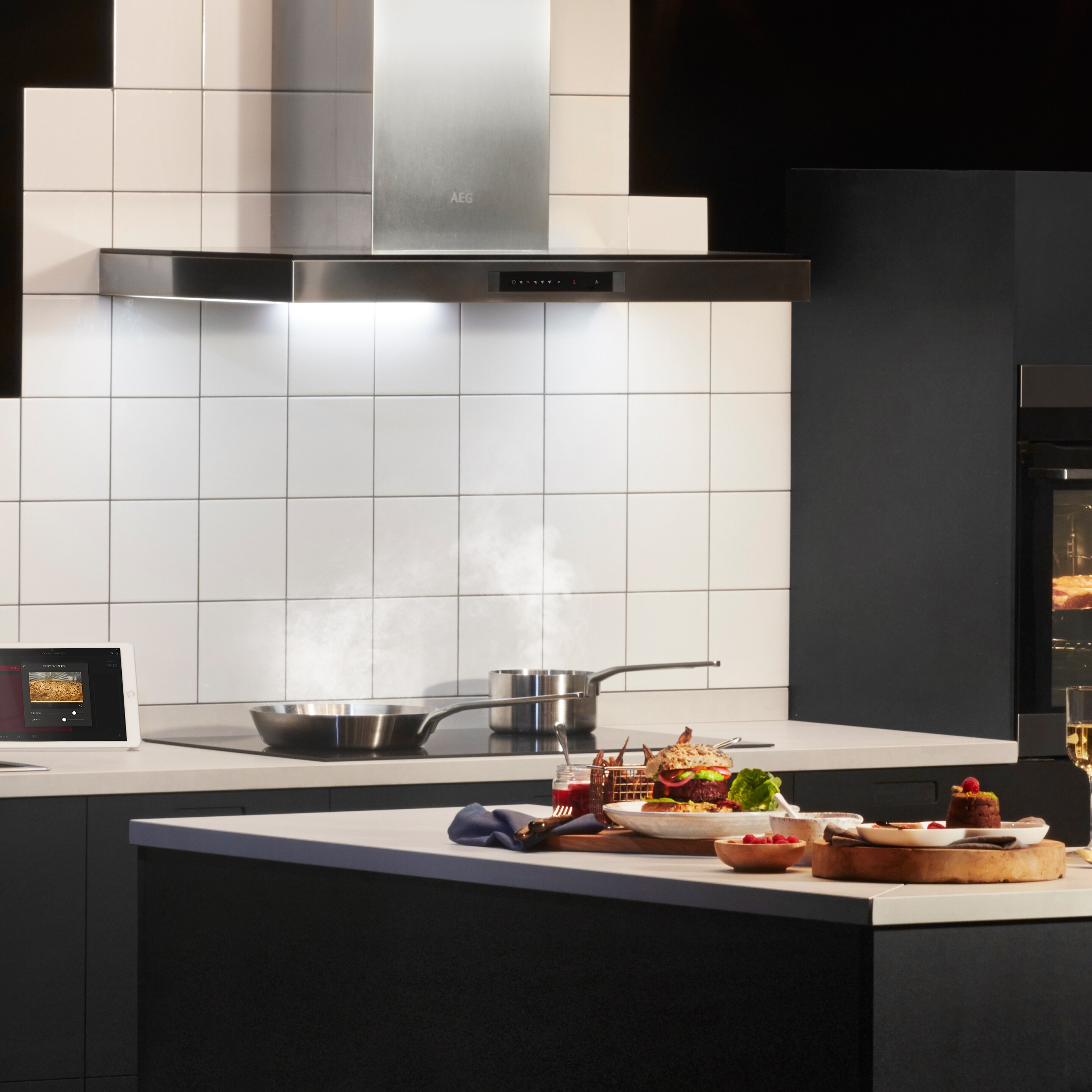 Odsavač par Electrolux ve stylové kuchyni 