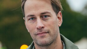 Tristram Stuart se usmívá do fotoaparátu