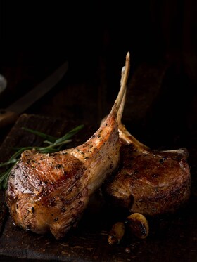Lahodný a šťavnatý steak dokonale upečený pomocí páry